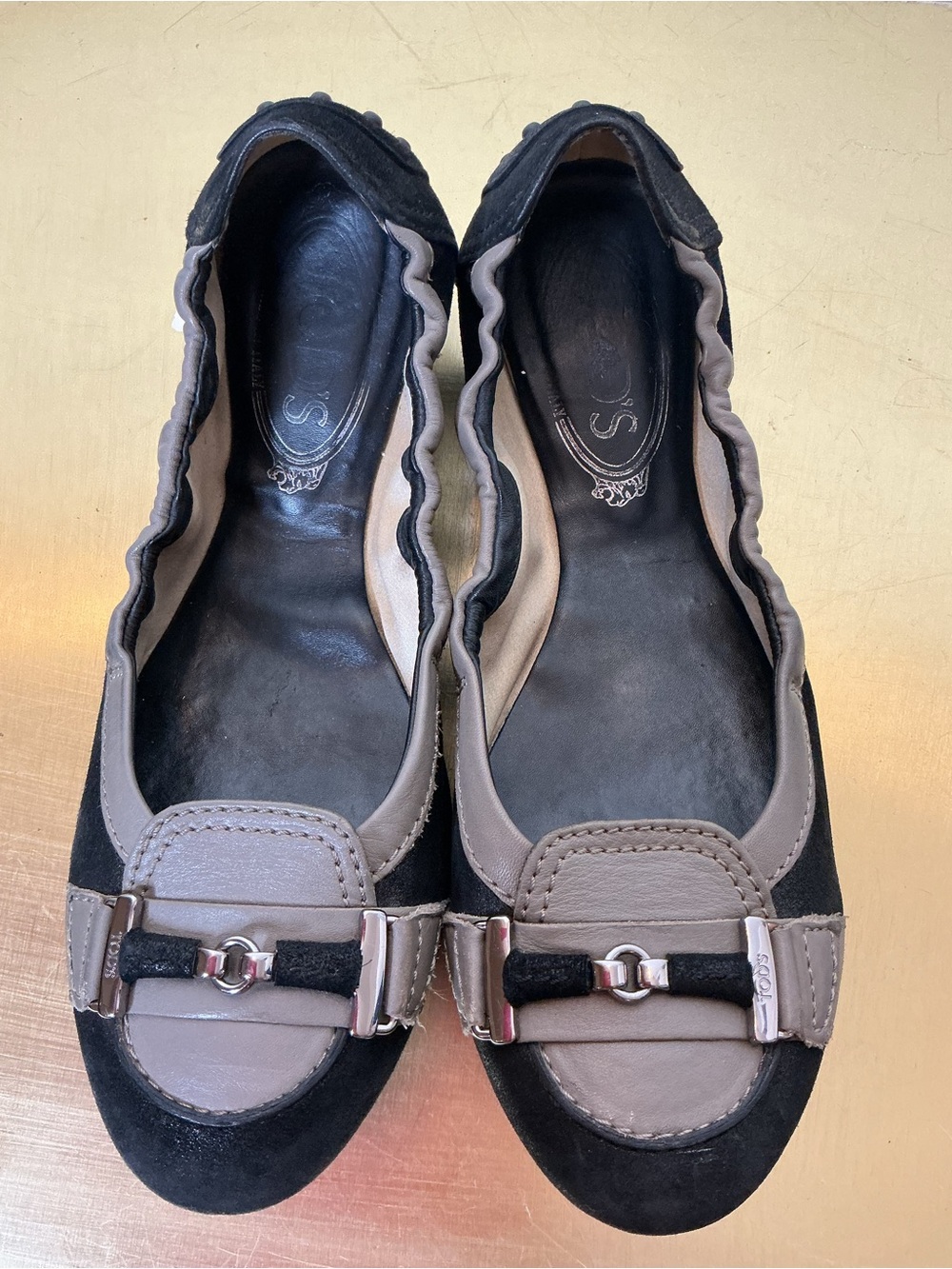 Tod’s Women’s Two-Tone Black and Taupe Leather Ballet Flats